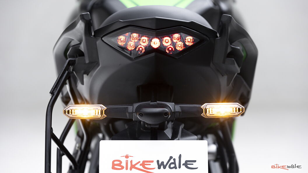 Kawasaki Versys 650 Rear Reflex Reflector Image – BikeWale