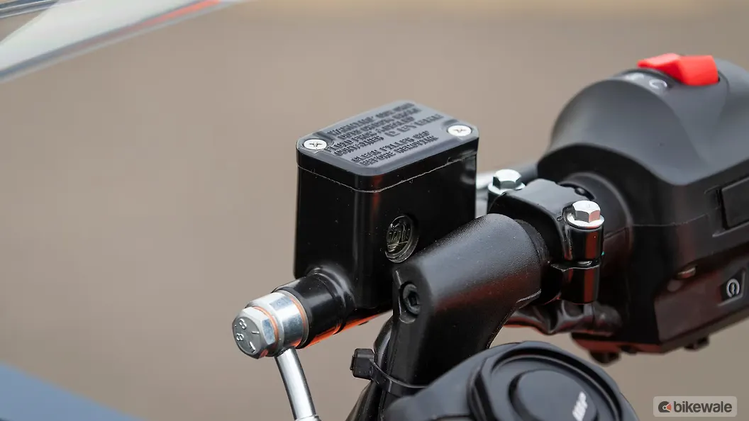 KTM RC 390 Front Brake Fluid Reservoir Image BikeWale