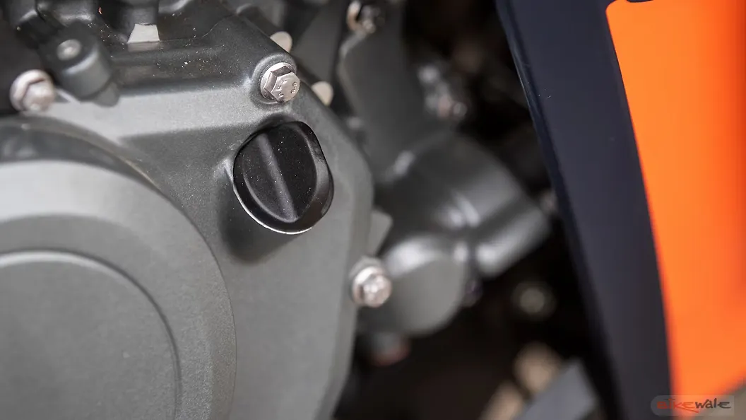 KTM RC 390 Engine Oil Level Indicator Image BikeWale