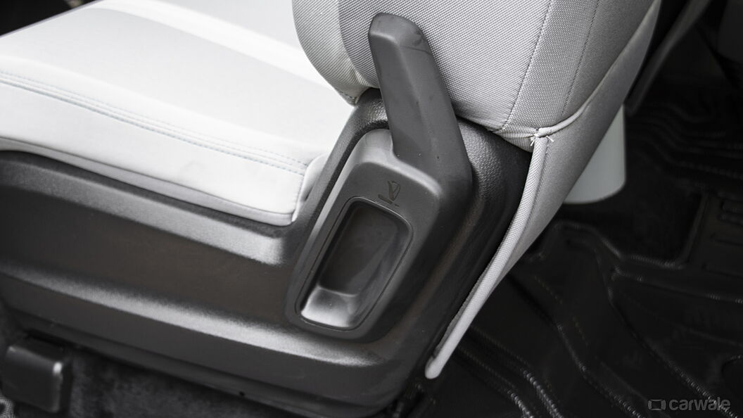 MG Comet EV Seat Adjustment Manual for Front Passenger