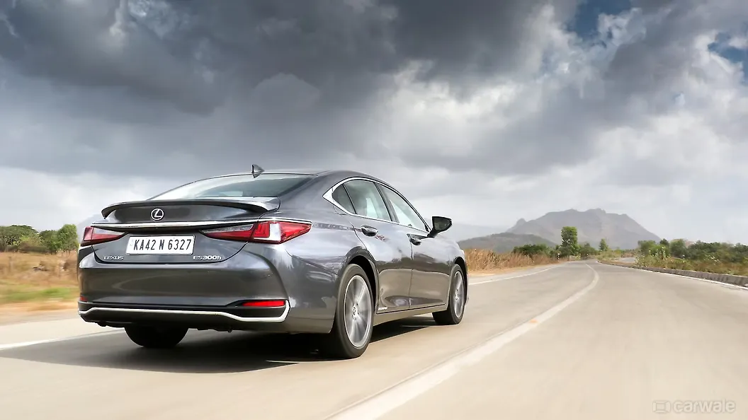 Lexus Rear Side ES Right Rear Three Quarter Image, ES Photos in India - CarWale