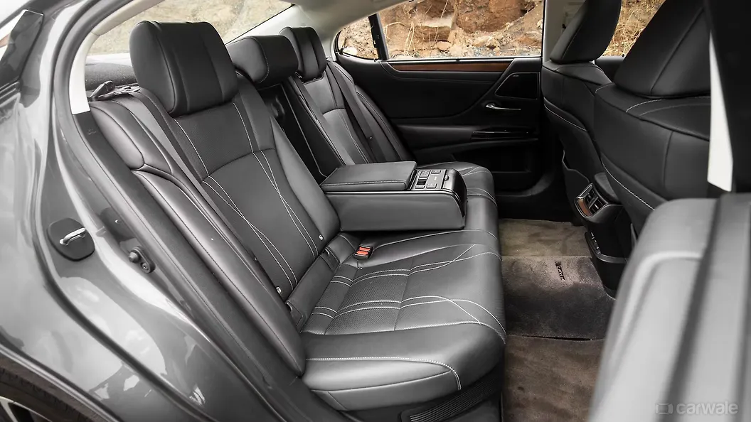ES Second Row Seats Image, ES Photos in India CarWale