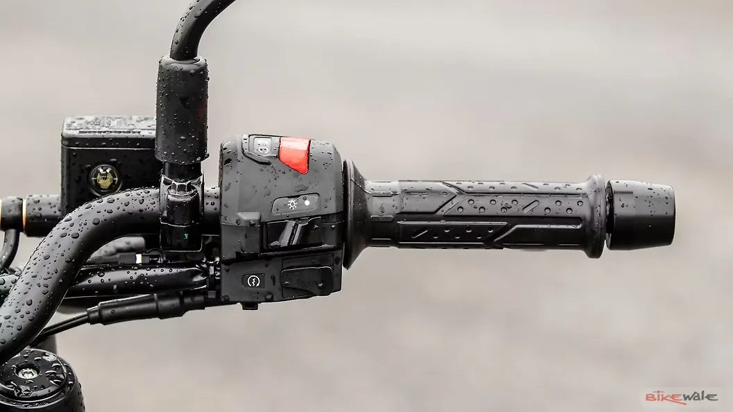 bajaj pulsar handle