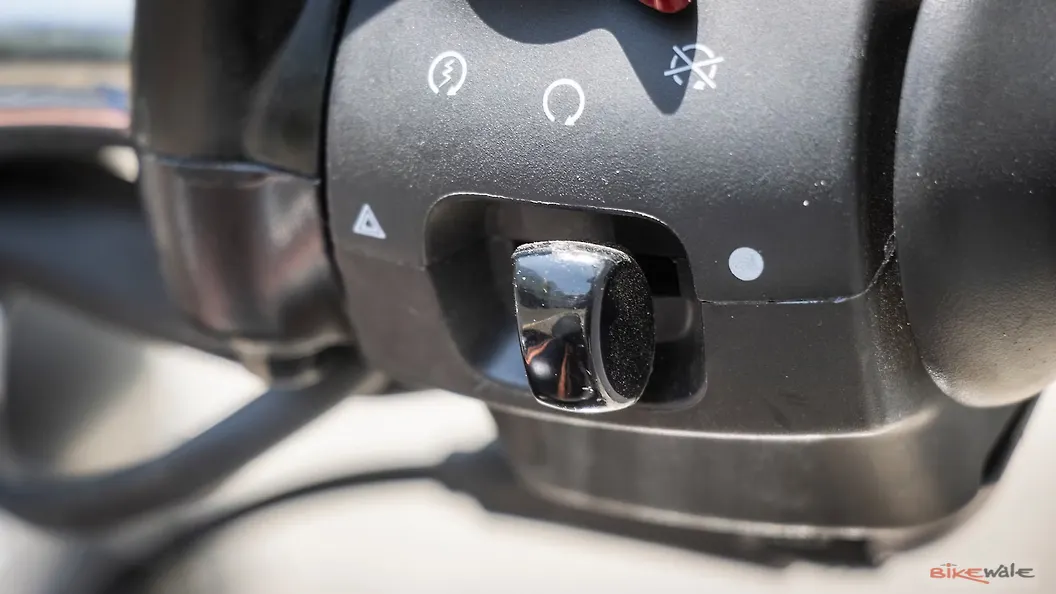 Royal Enfield Bullet 350 Hazard Warning Lights Switch Image BikeWale