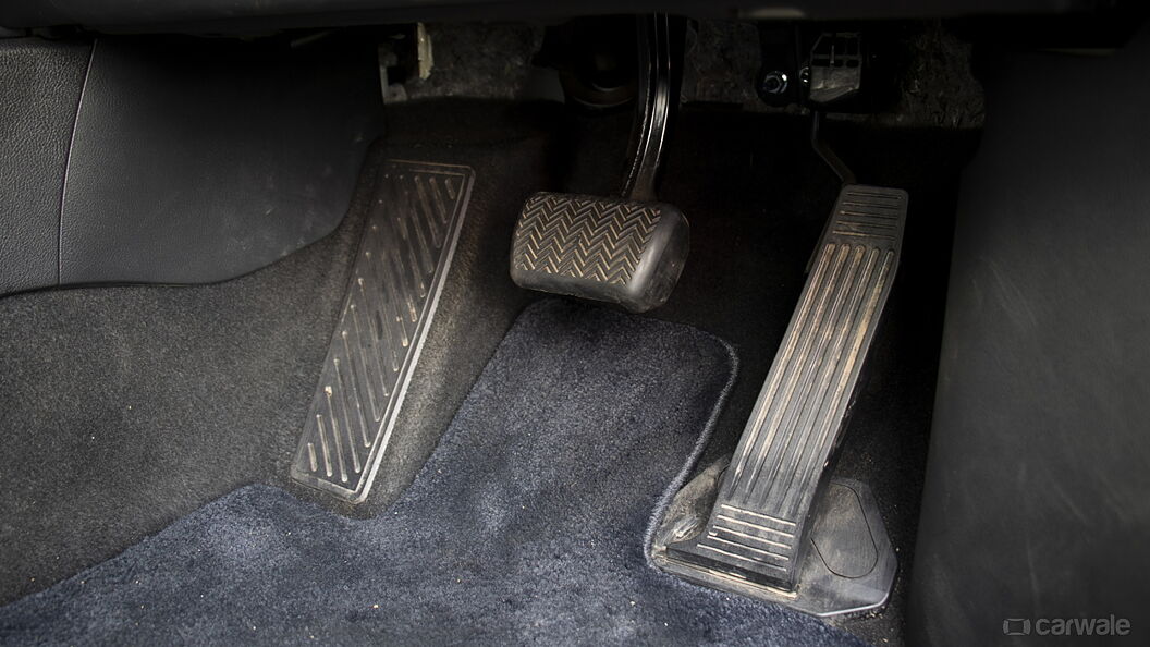 Lexus UX 300e Pedals/Foot Controls