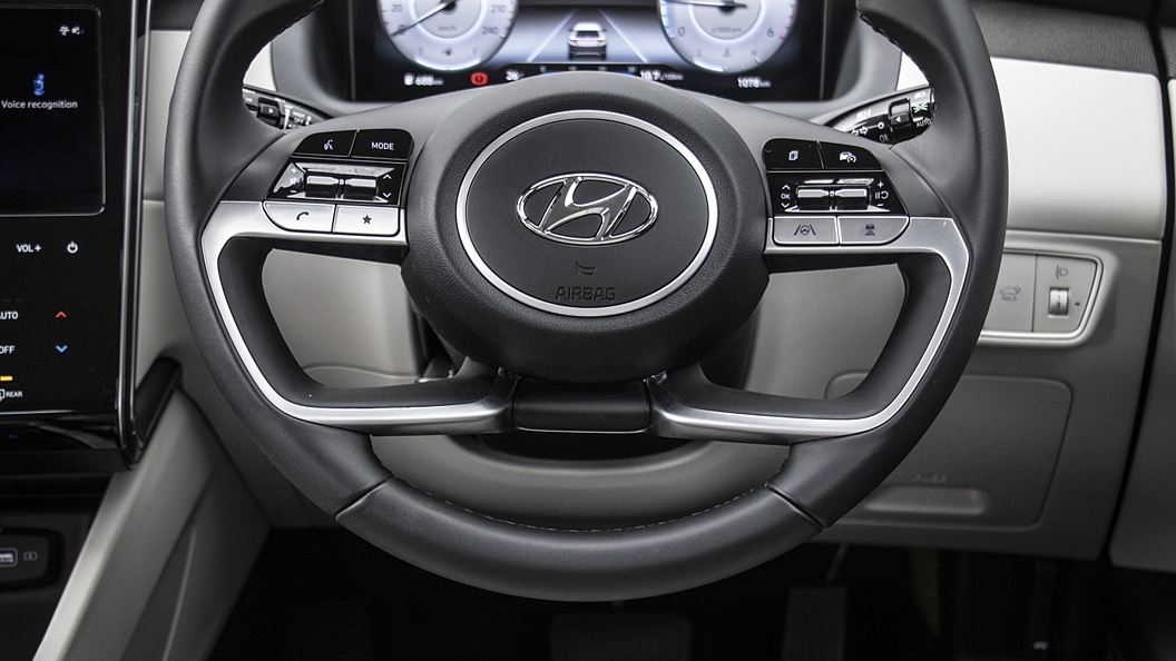 Tucson Steering Wheel Image Tucson Photos In India CarWale   Hyundai Tucson Steering Wheel1 