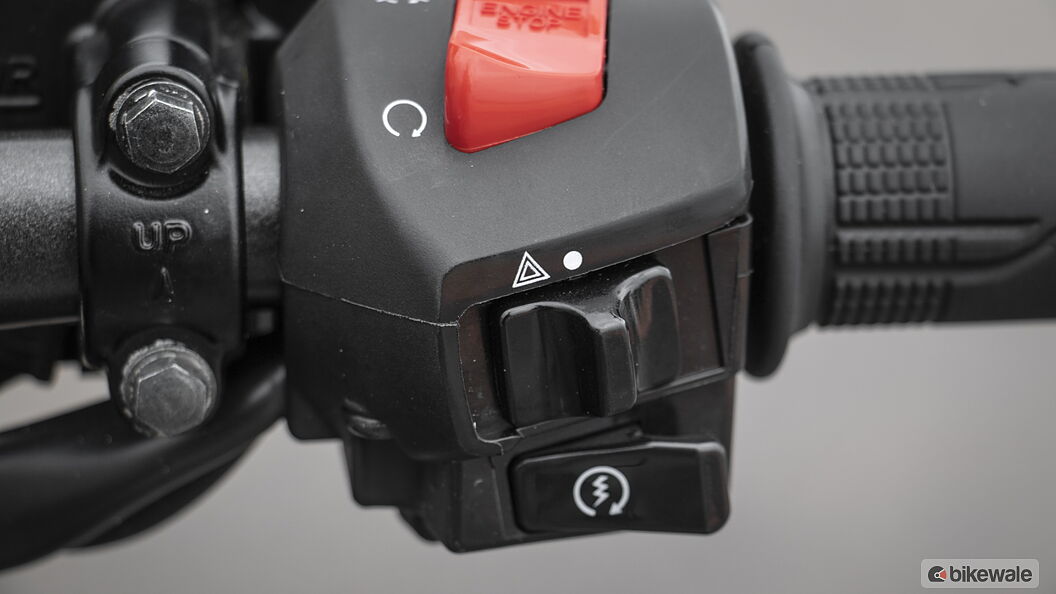 Honda CB300F Hazard Warning Lights Switch Image – BikeWale