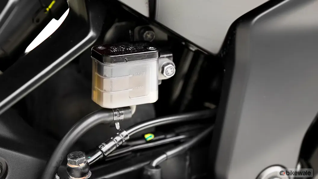 Bajaj Pulsar N160 Front Brake Fluid Reservoir Image BikeWale