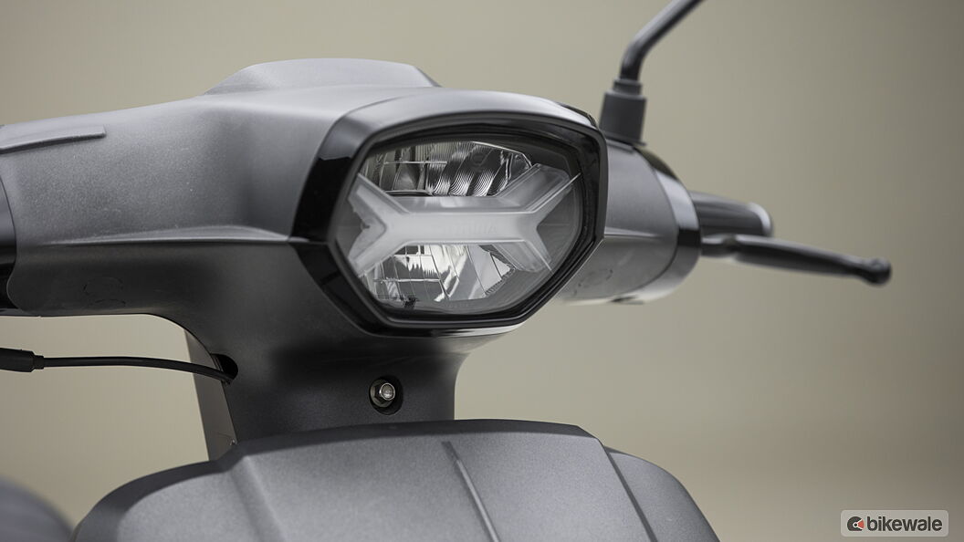 Keeway Sixties 300i Head Light