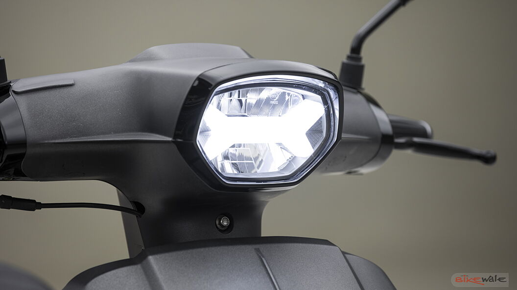 Keeway Sixties 300i Tail Light Image – BikeWale