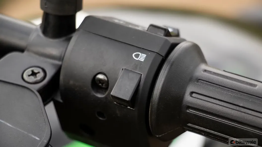 Bajaj CT 125X High Beam Low Beam Switch Image – BikeWale