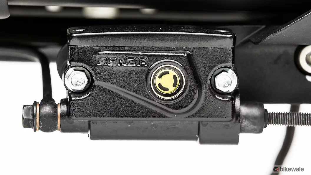 Keeway V302C Engine Oil Level Indicator Image BikeWale