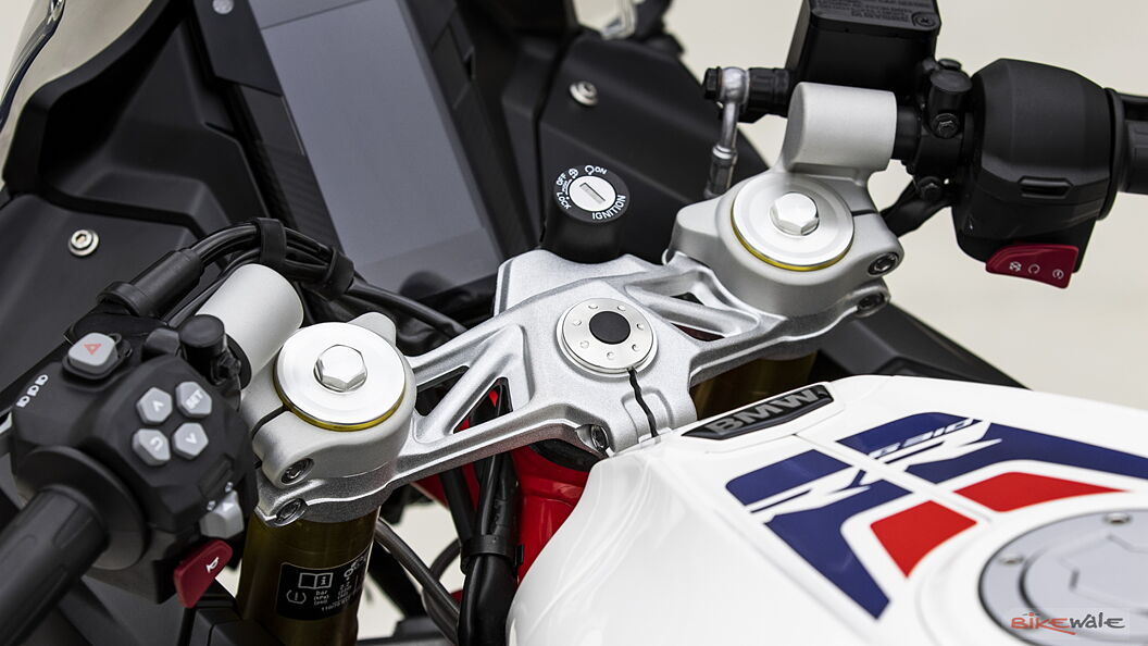 BMW G310 RR Handlebar Clamp Image – BikeWale