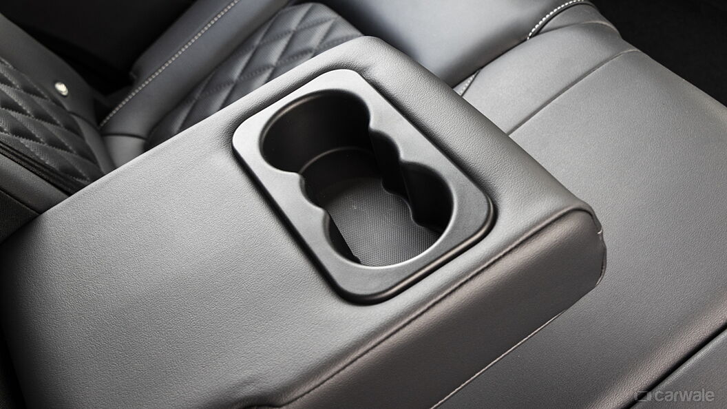 MG Gloster Second Row Cup Holders