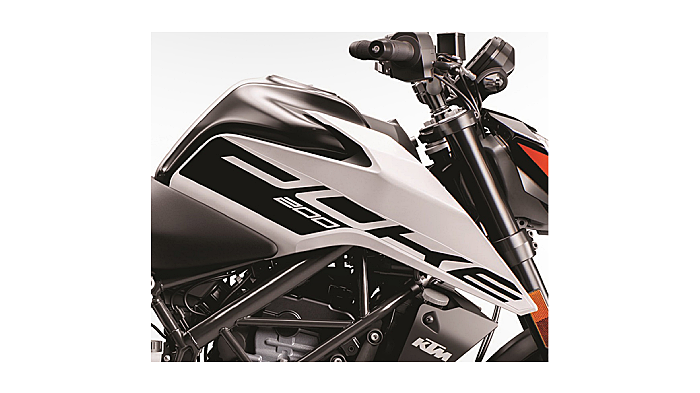 Ktm duke 200 sales fuel tank price