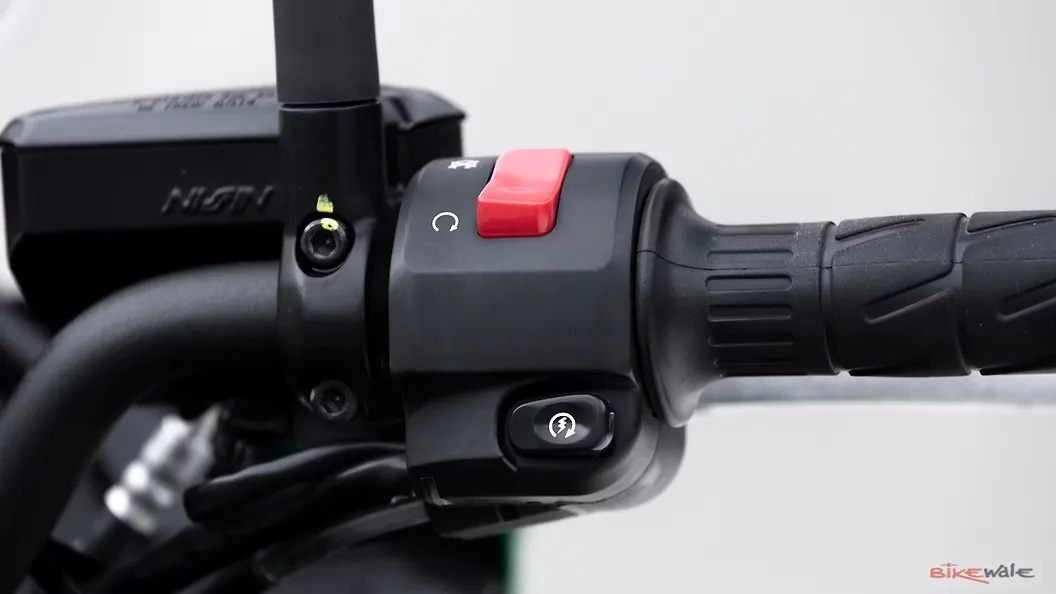 Kawasaki Versys 650 Hazard Warning Lights Switch Image BikeWale