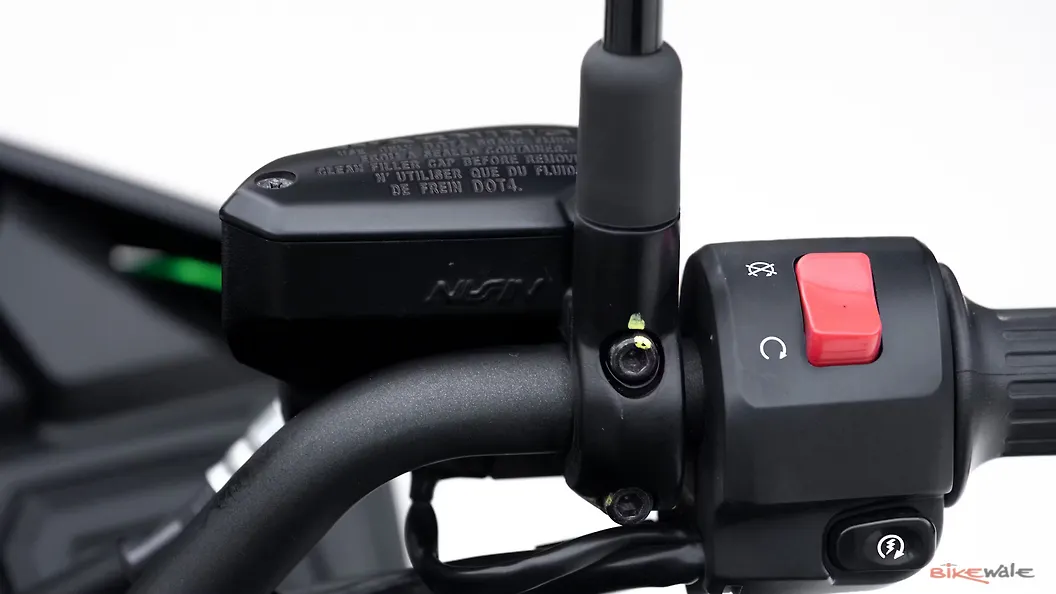 Kawasaki Versys 650 Front Brake Fluid Reservoir Image BikeWale