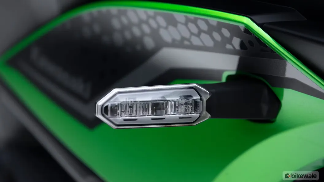 Kawasaki Versys 650 [2023-2024] Front Turn Indicators Image – BikeWale