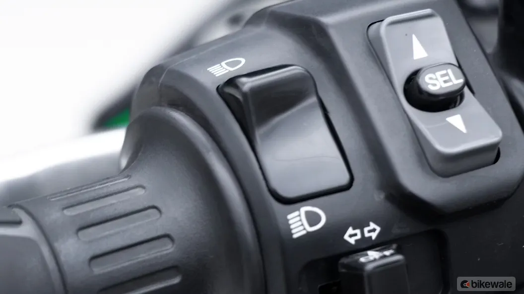 Kawasaki Versys 650 Hazard Warning Lights Switch Image BikeWale