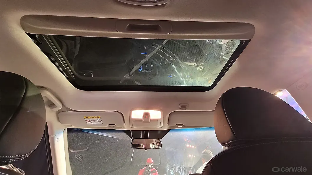XUV400 Sunroof/Moonroof Image, XUV400 Photos in India CarWale