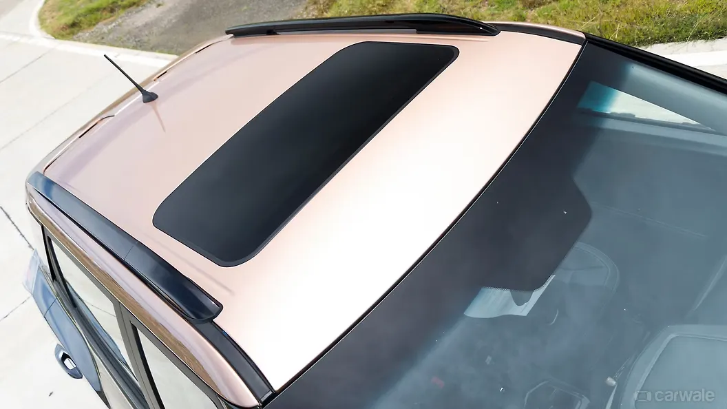 XUV400 Sunroof/Moonroof Image, XUV400 Photos in India CarWale
