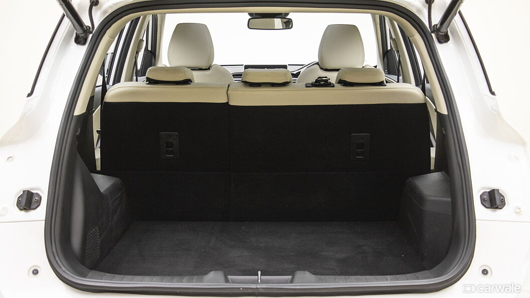 MG Hector Bootspace