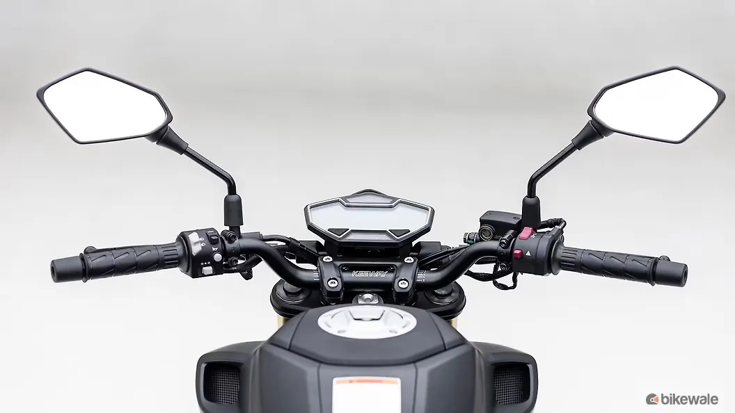 Keeway K300 N High Beam Low Beam Switch Image – BikeWale