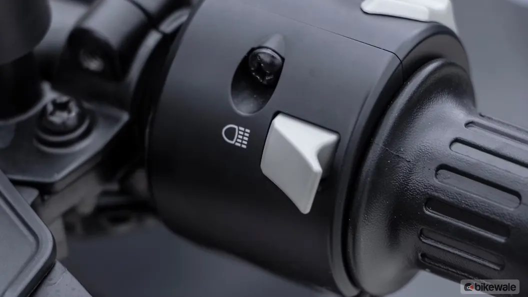 Keeway K300 N High Beam Low Beam Switch Image BikeWale