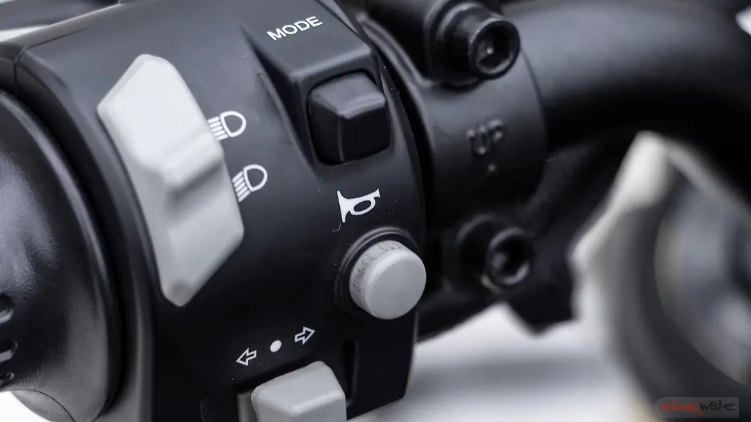 Keeway K300 N High Beam Low Beam Switch Image BikeWale