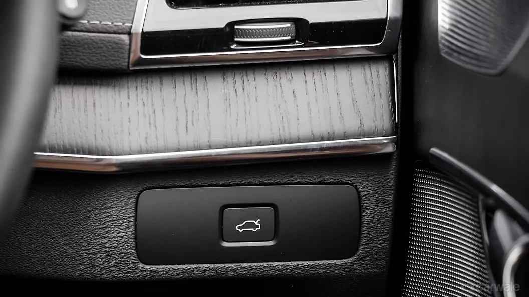 XC90 Boot Release Lever/Fuel Lid Release Lever Image, XC90 Photos in
