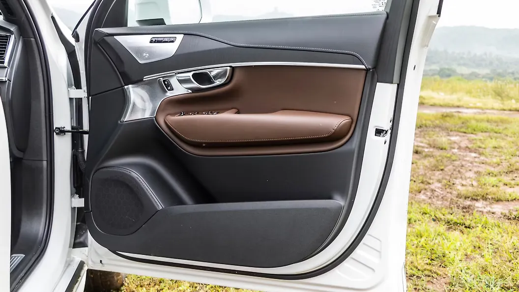 XC90 Front Right Door Pad Image, XC90 Photos in India CarWale