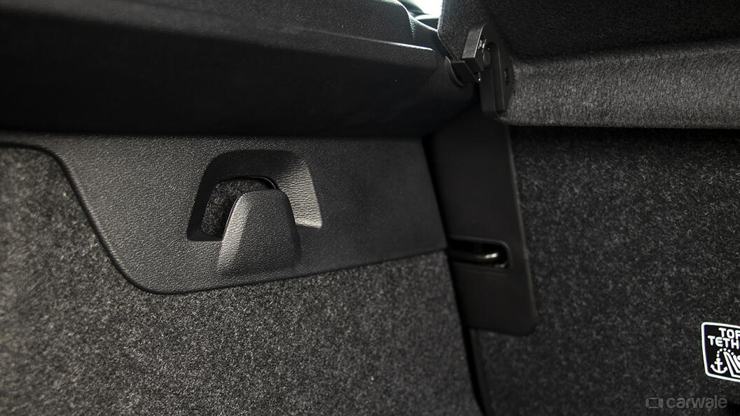 XC40 Boot Parcel Hooks Image, XC40 Photos in India - CarWale