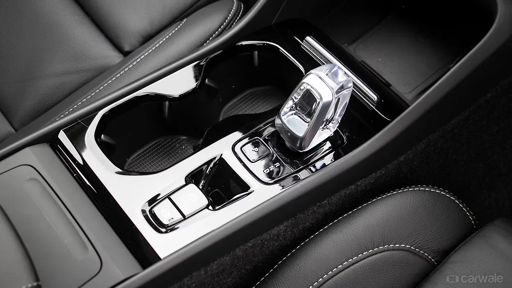 XC40 Cup Holders Image, XC40 Photos in India CarWale