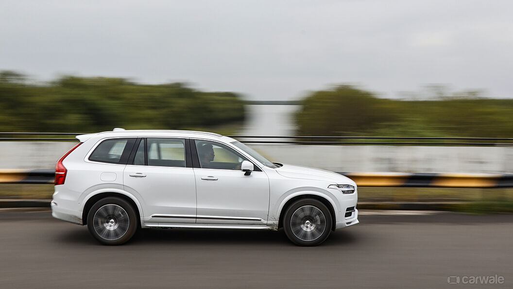 Volvo XC90 Right Side View
