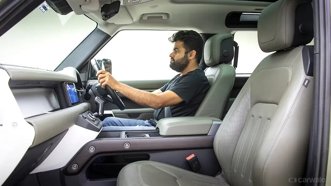 Defender Inner Rear View Mirror Image, Defender Photos in India - CarWale