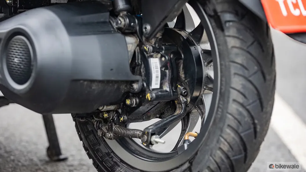 Bajaj Chetak Rear Tyre Image – BikeWale
