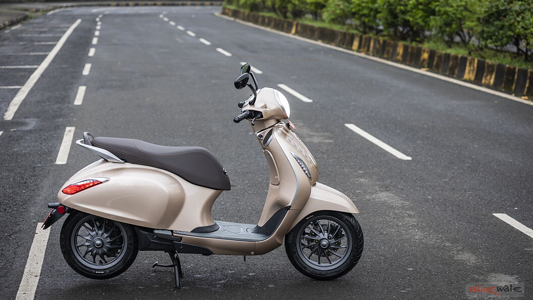 Bajaj Chetak Right Side View Image – BikeWale