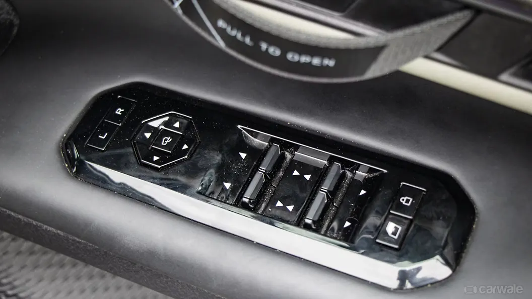 BE 6 USB Port/AUX/Power Socket/Wireless Charging Image, BE 6 Photos in ...