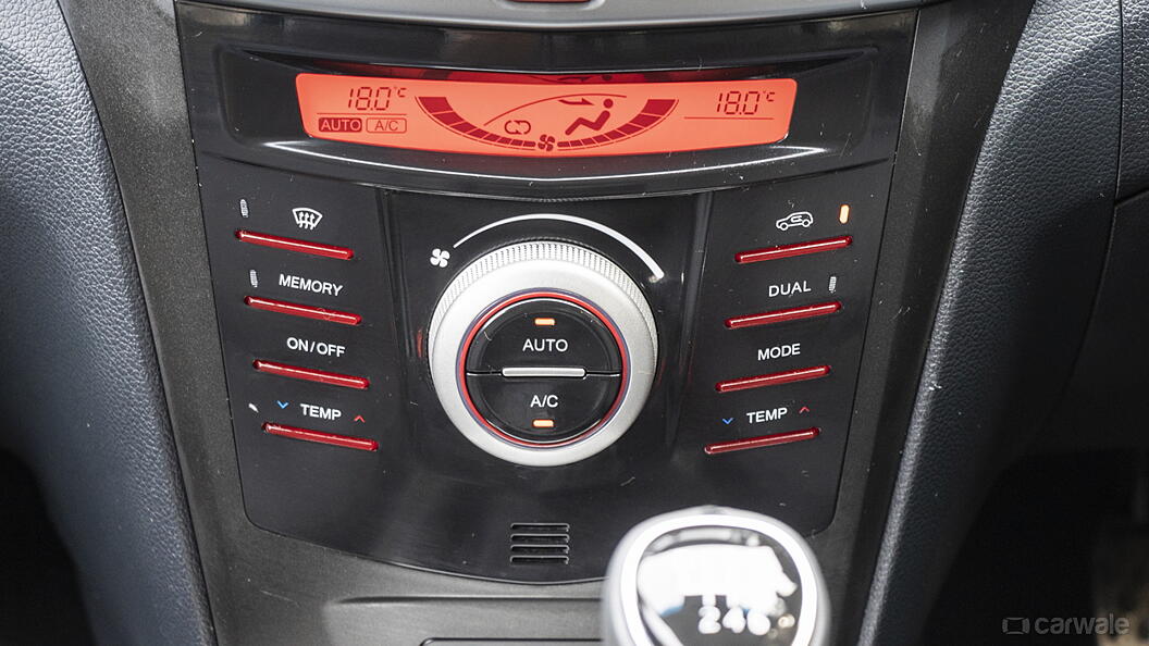 Mahindra XUV300 TurboSport AC Controls