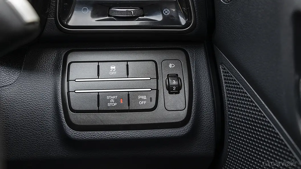 महिंद्रा xuv300 टर्बोस्पोर्ट डैशबोर्ड स्विच