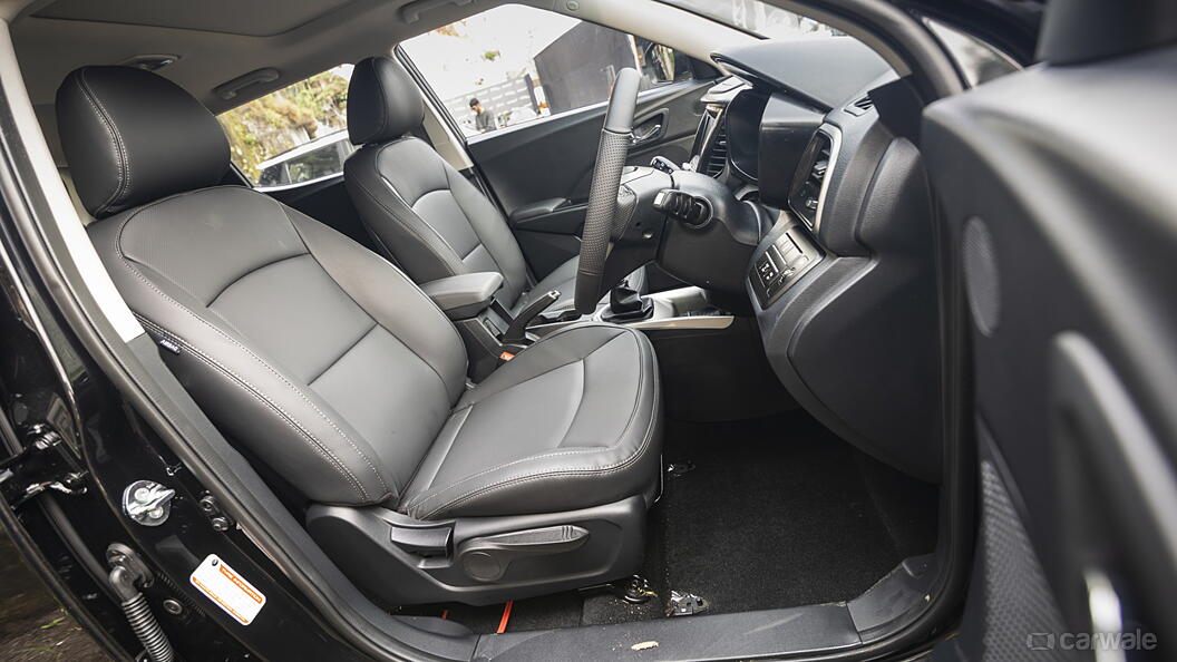 Mahindra XUV300 TurboSport Front Row Seats