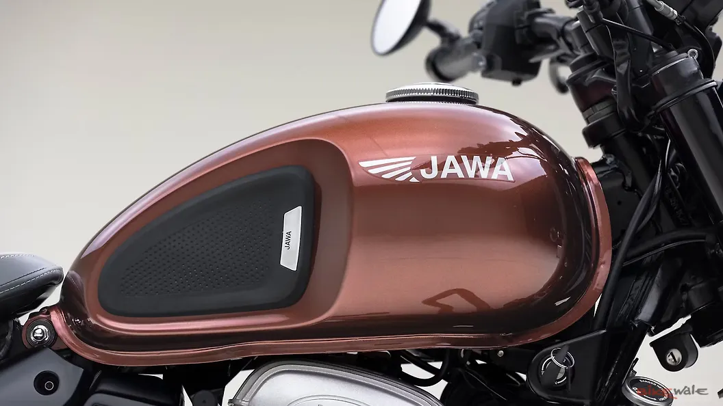 Java Bike Tank Jawa 42 Bobber Tool Kit Compartment Image – BikeWale