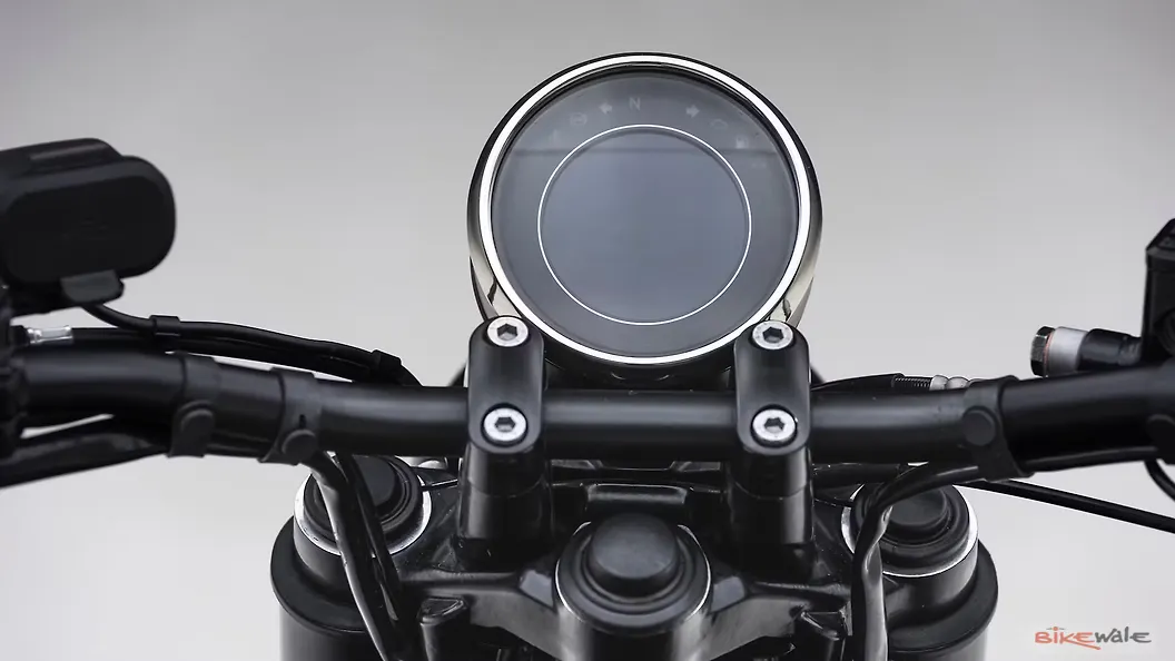 Jawa 42 Bobber Fuel Tank Image BikeWale