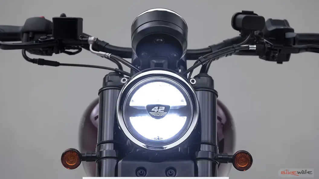 Jawa 42 Bobber Front Turn Indicators Image BikeWale