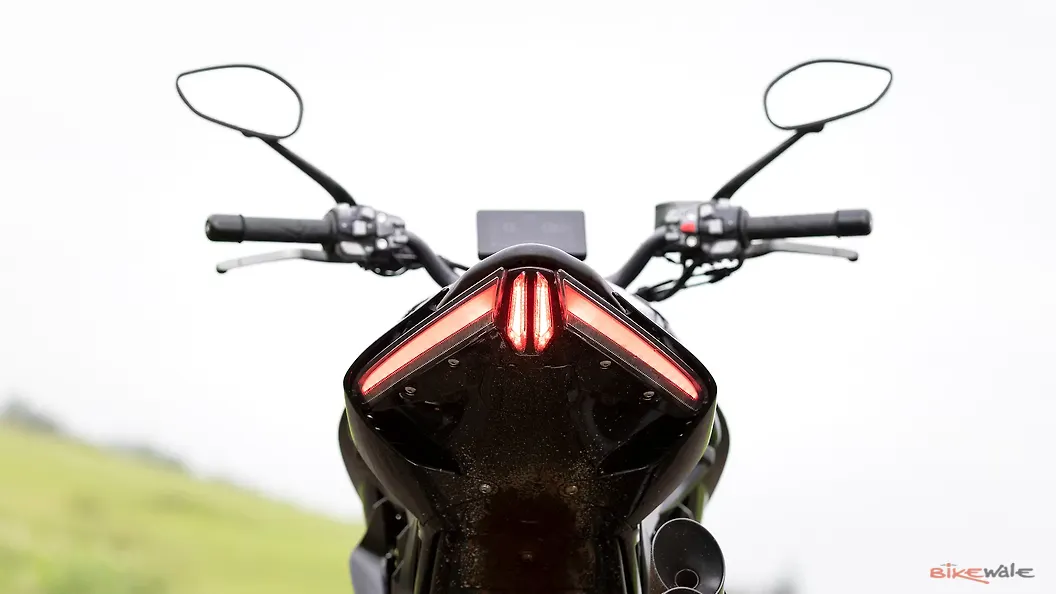 Zontes 350R Right Front Three Quarter Image – BikeWale