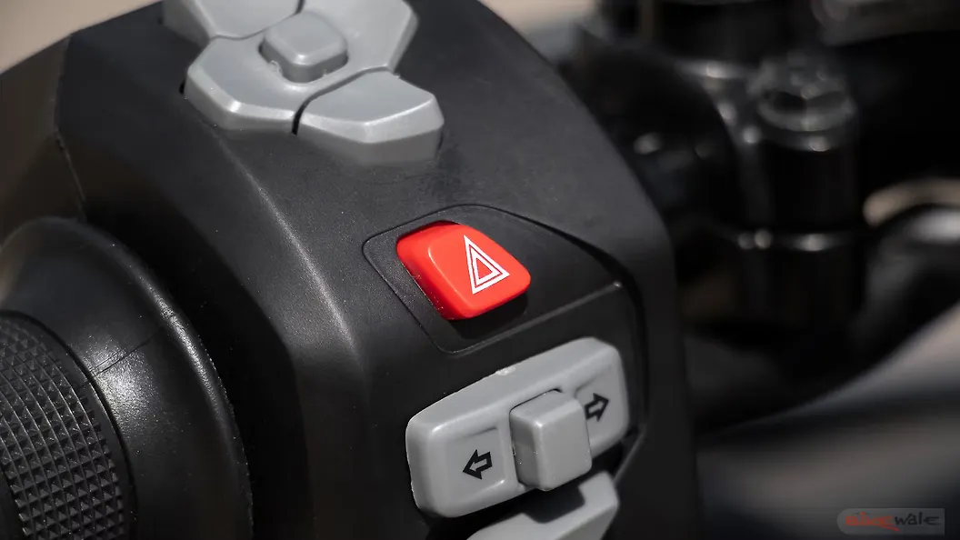 Vida V1 Pro Hazard Lights Switch Image BikeWale