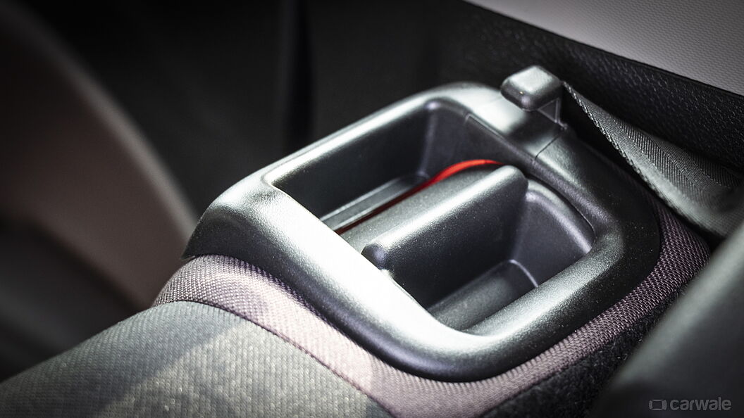 टोयोटा अर्बन क्रूज़र टाइज़र बूट पीछे के सीट मोड़ने/ खोलने वाले स्विचेस