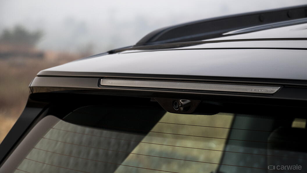 Grand Cherokee Rear Spoiler Image, Grand Cherokee Photos in India - CarWale