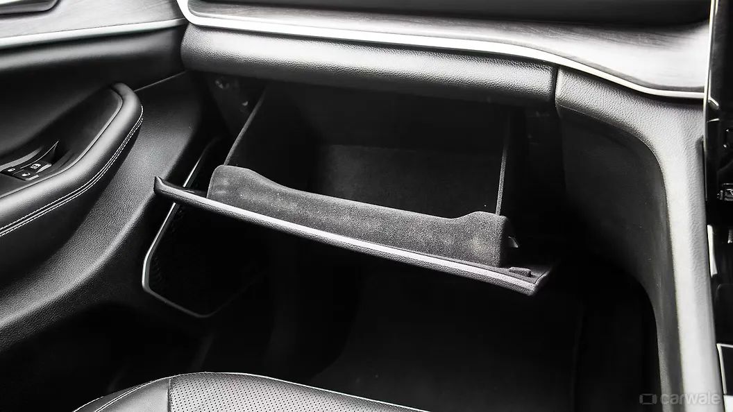 Grand Cherokee Glove Box Image, Grand Cherokee Photos in India CarWale