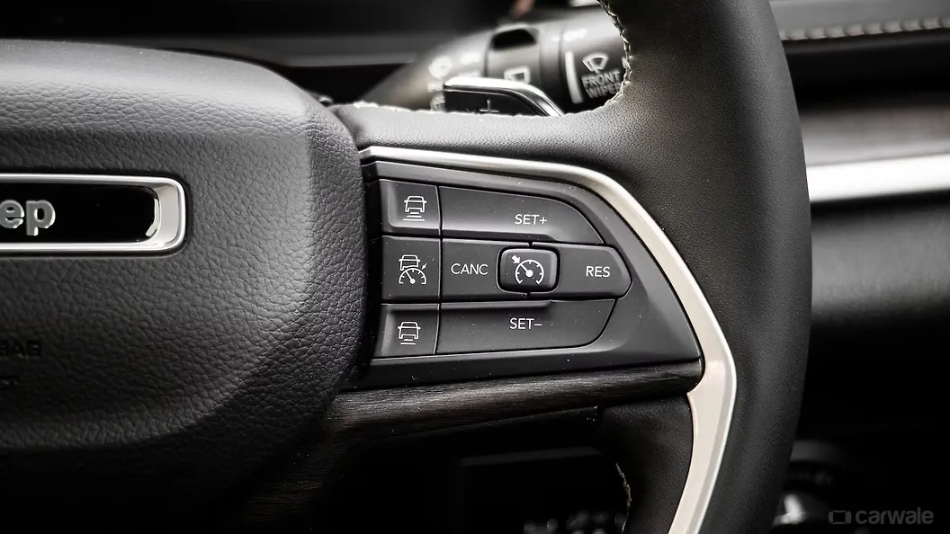 Grand Cherokee Right Steering Mounted Controls Image, Grand Cherokee